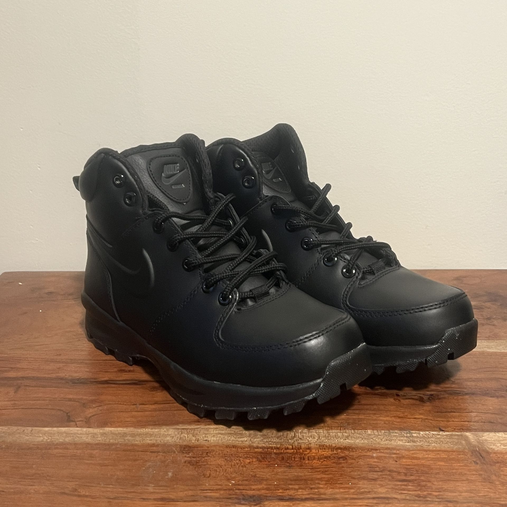 NEW Nike Manoa Leather Boots Mens 5.5 Womens 7