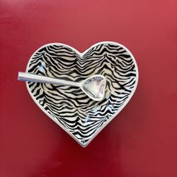 HEART-SHAPED ZEBRA PRINT DISH WITH SPOON