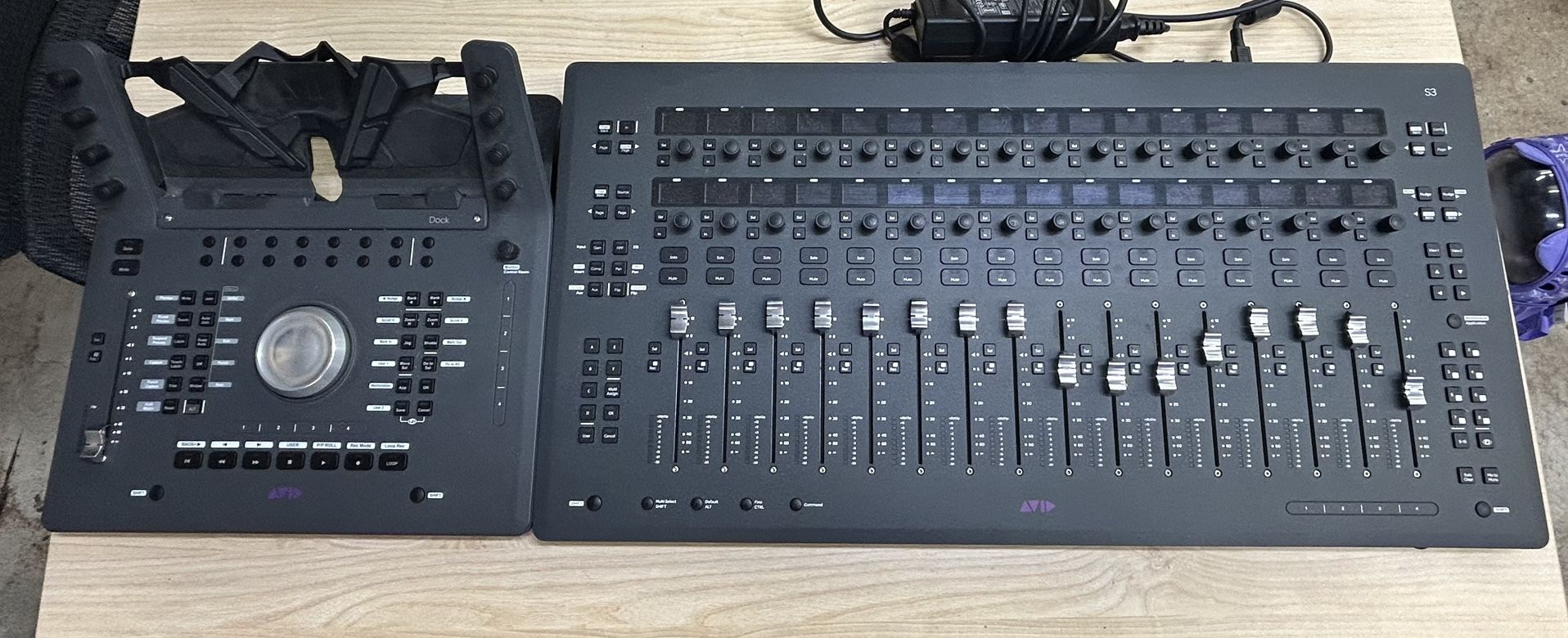 Avid Dock S3 Bundle