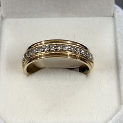 Men’s 10K Yellow Gold Band Ring With Natural Diamonds size 11.5