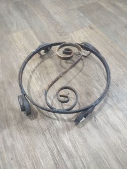 Metal plant holder