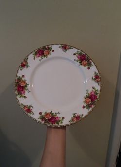 BEAUTIFUL CHINA SET