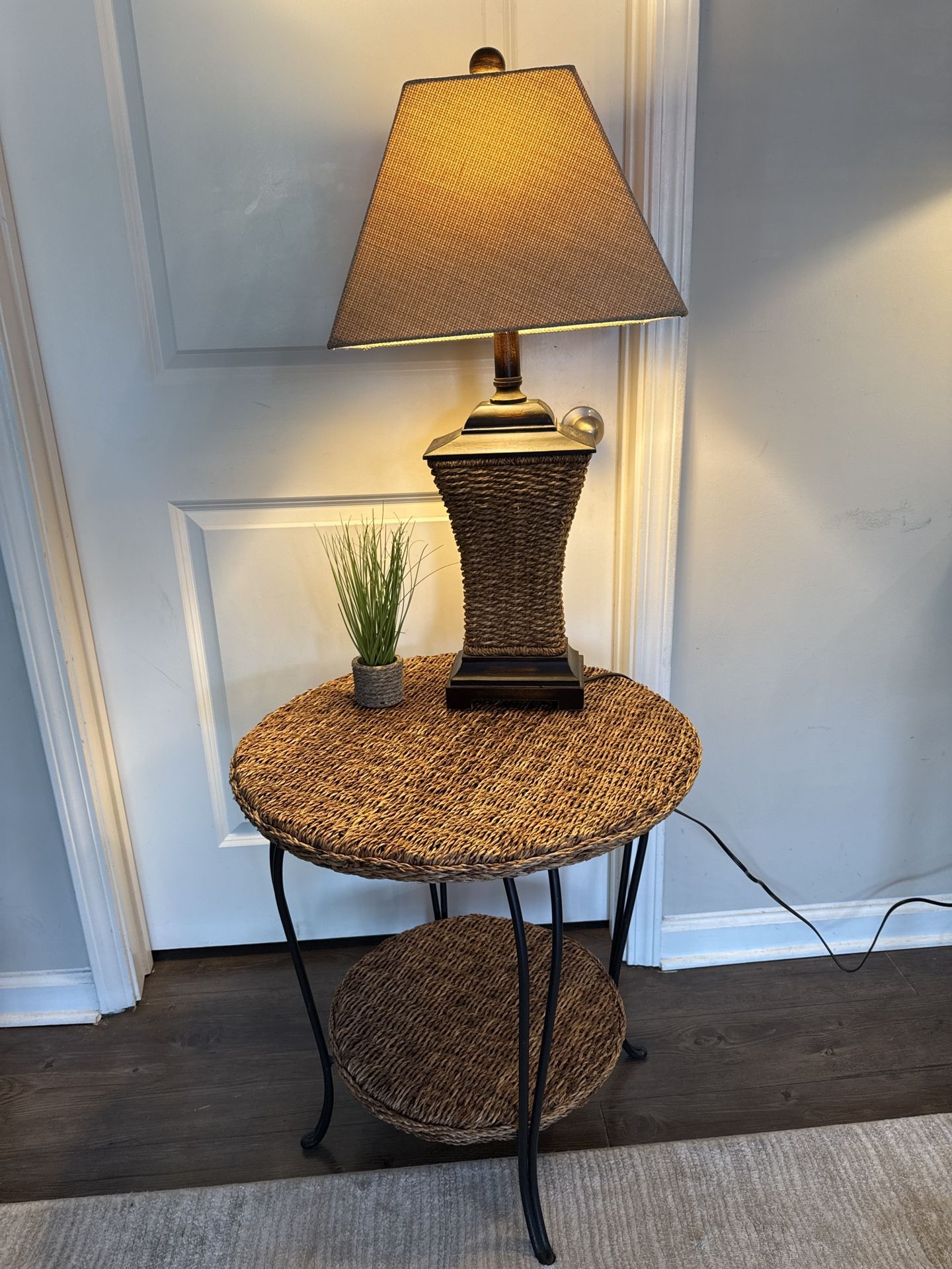 Round Table With Lamp