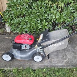 Honda HRR216 3 In 1 Self-propelled Walk Behind Mower. Worksgoid