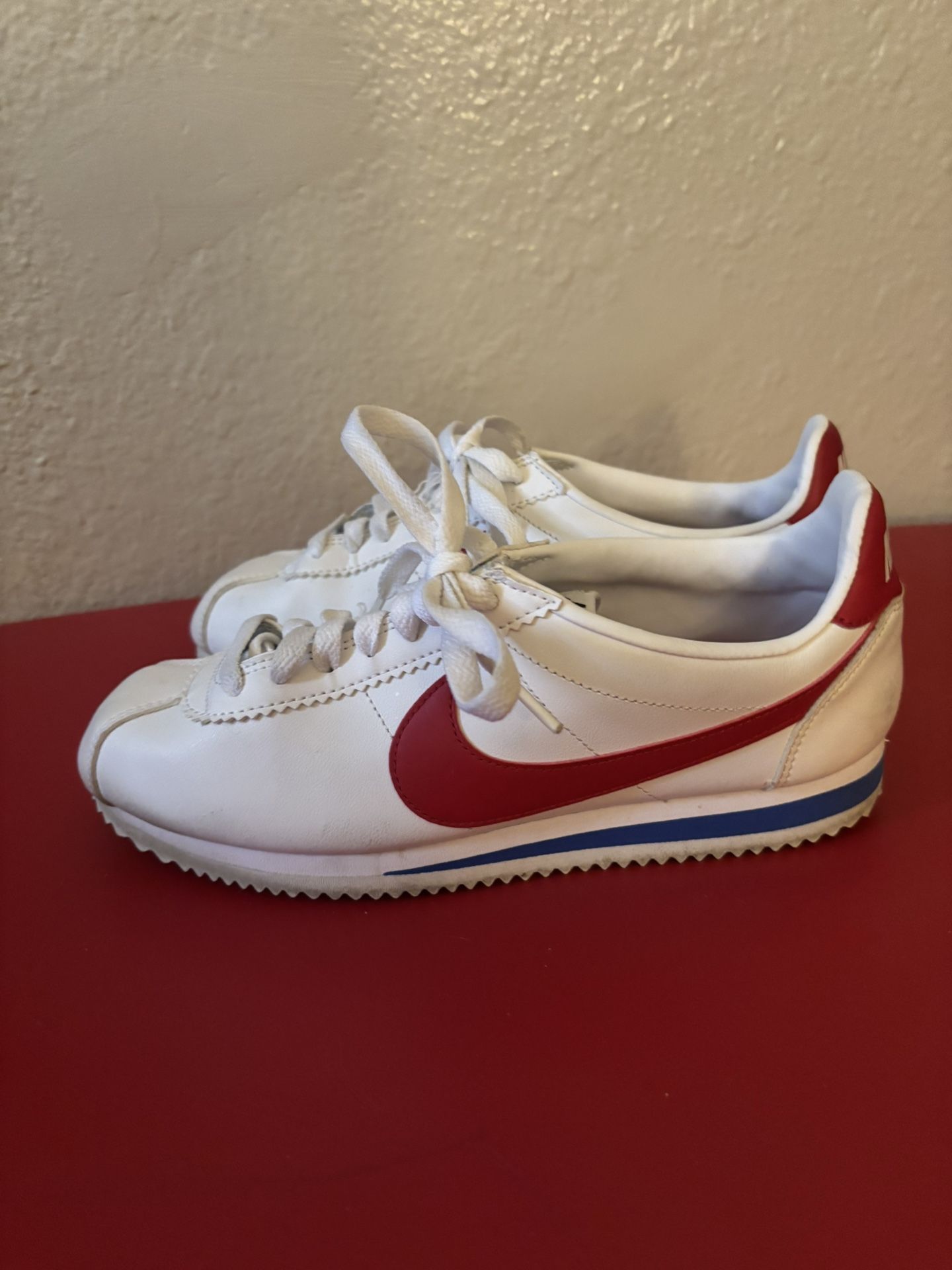 Size 8 Women’s Nike Cortez