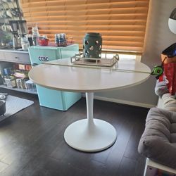 Round White Dining Room Table 