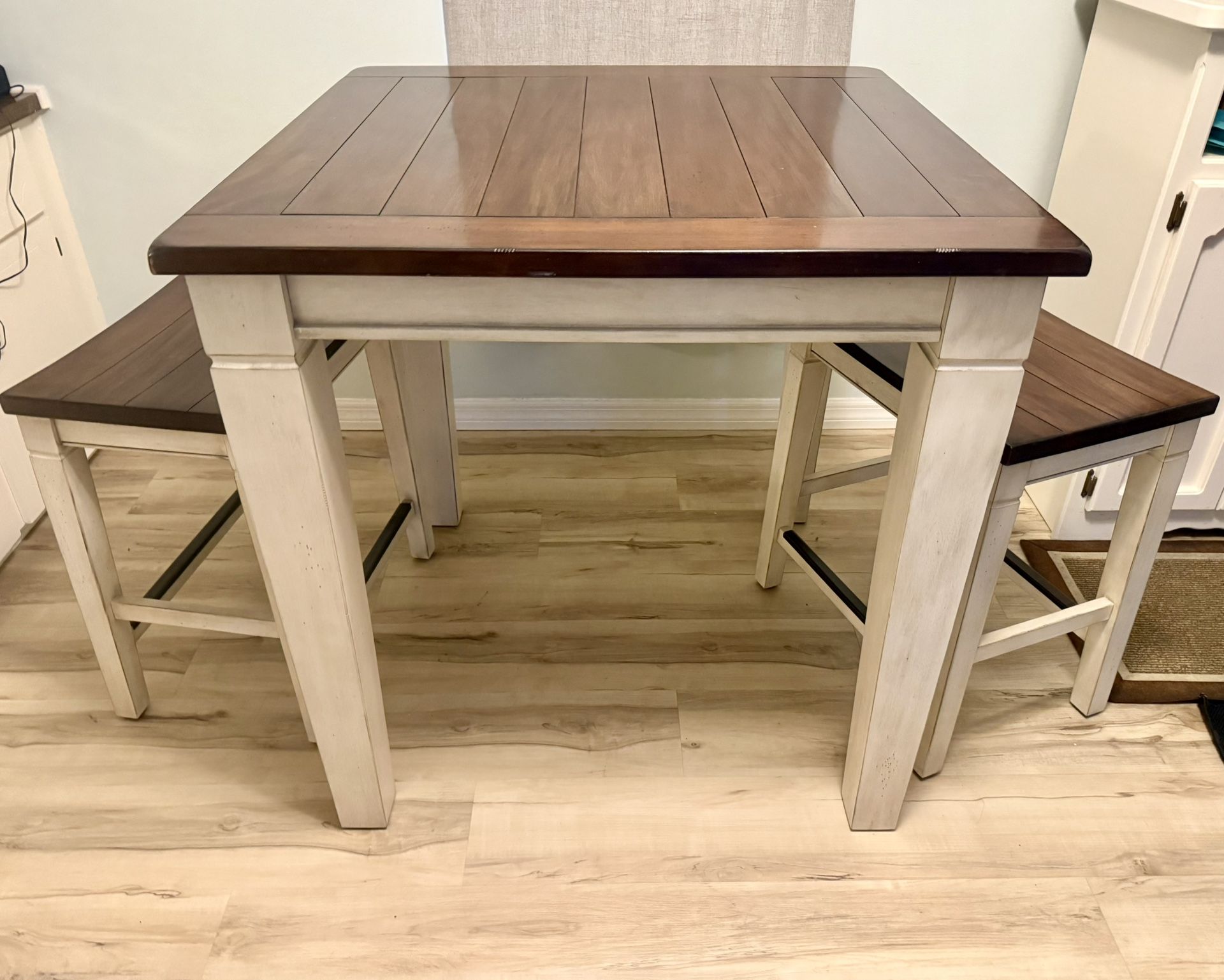 Table W/ Seats