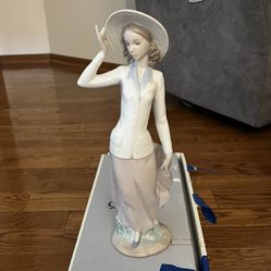 Retired Lladro Figurine