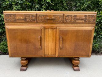 Vintage Art Deco Oak Sideboard/ Buffet/Credenza
