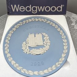 $15.00 - 1982 Christmas WEDGWOOD/ENGLAND Collectible Plate!  "Lambeth Palace"/Like New/Original Box!