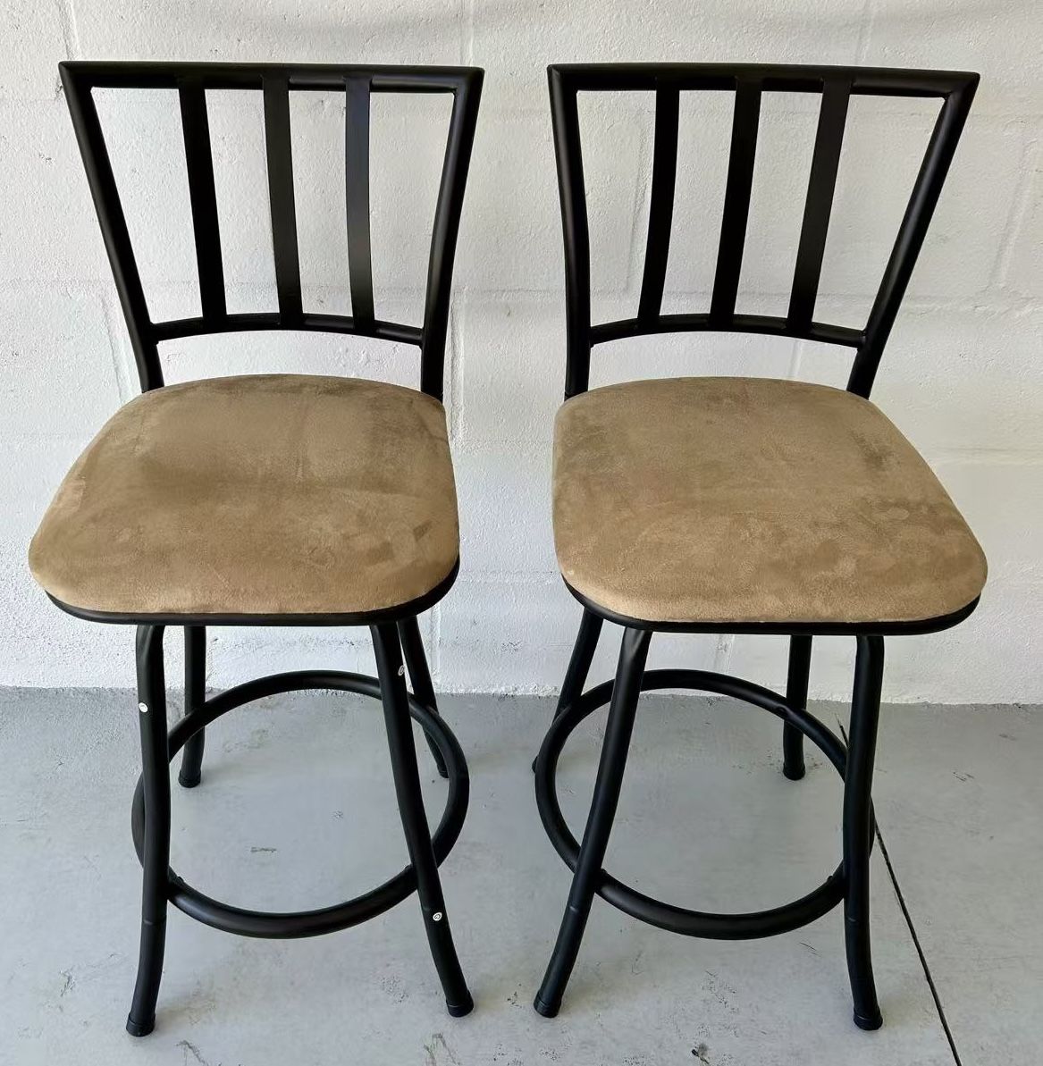 Bar Stool/chairs x 2 [Plz READ DESCRIPTION]