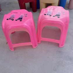 Large clean and strong dog crate measures 35 inches long and 25 inches wide and 27 1/2 inches tall