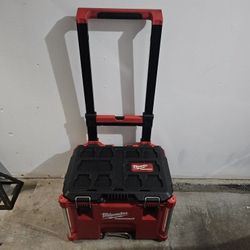 Milwaukee Rolling Packout Built In Outlet