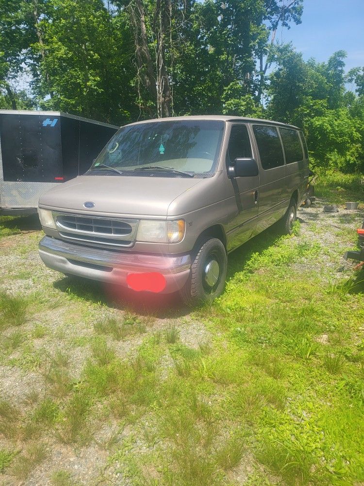 2001 Ford E-350