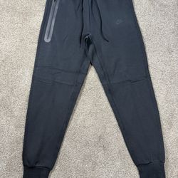 Nike Tech Fleece Joggers Black Men’s Size S- Slim Fit