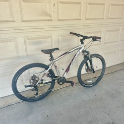 Specialized hardrock sport 26 small rebuilt and upgraded mountain bike