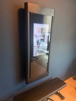 2022 Tonal Home Gym Like New with 200 lbs Resistance and Accessories - Austin, TX