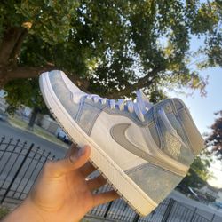 Jordan 1 Retro High - Hyper Royal Smoke Grey