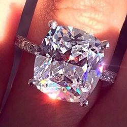 Cubic Zirconia Size 7 Beautiful Brand New Ring