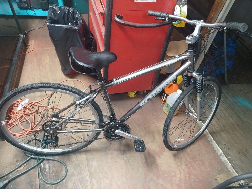 Schwinn Trailway Hybrid Bicycle