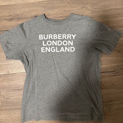 Burberry tshirt
