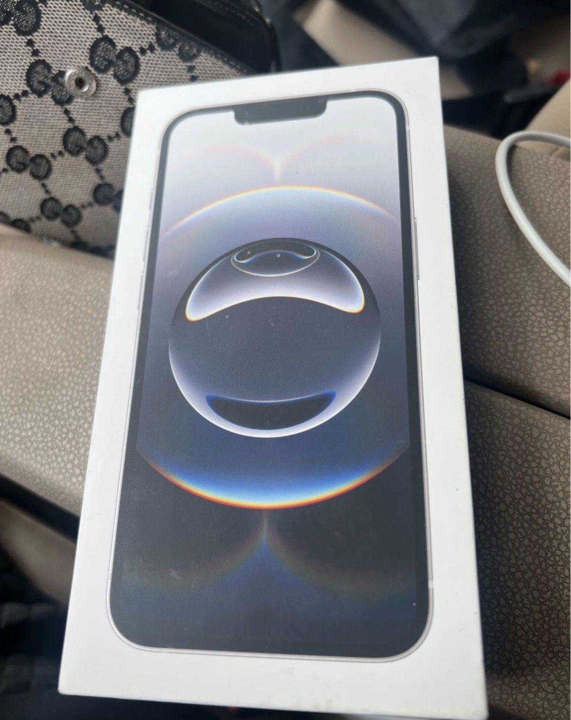 iPhone 16e (white)