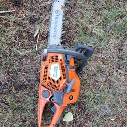 HUSQVARNA  545  Professional  AUTOTUNE Chainsaw.  Works great shed prices firm