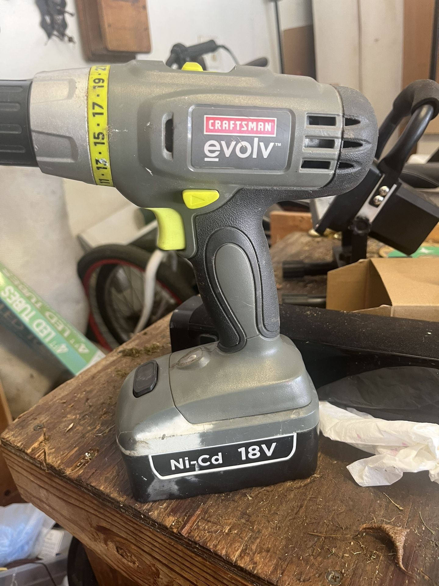 Drill - Craftsman - 18 Volt With Charger