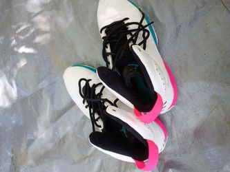Two pairs Nike Jordans