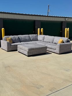 Regent Park Sectional + Ottoman