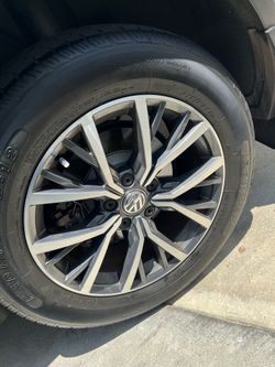 Volkswagen wheels with tires