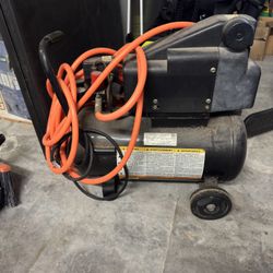 Durabilt 6 Gallon Air Compressor & Hose