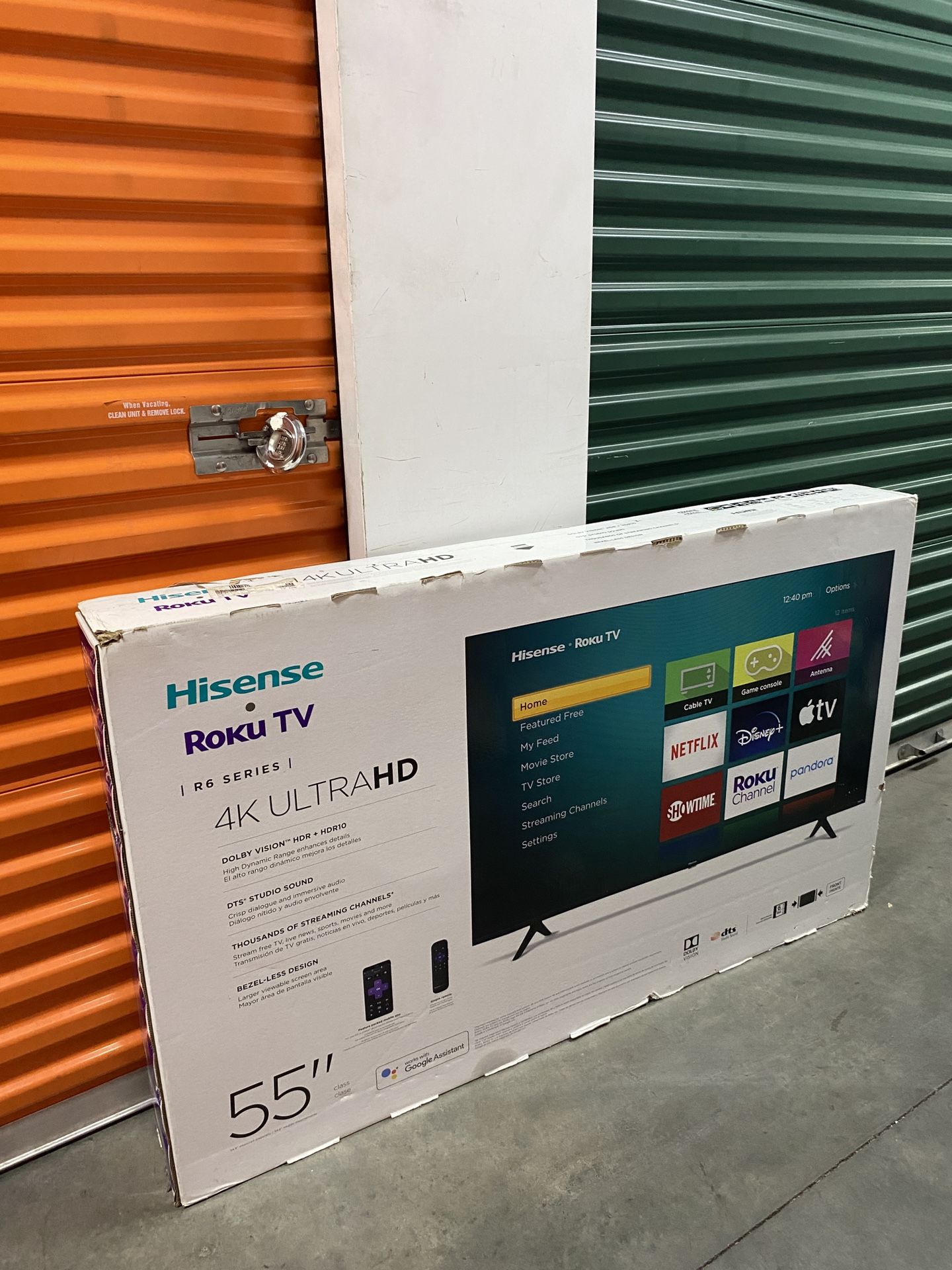 55” Hisense • Roku TV R6 Series 4K Ultra HD