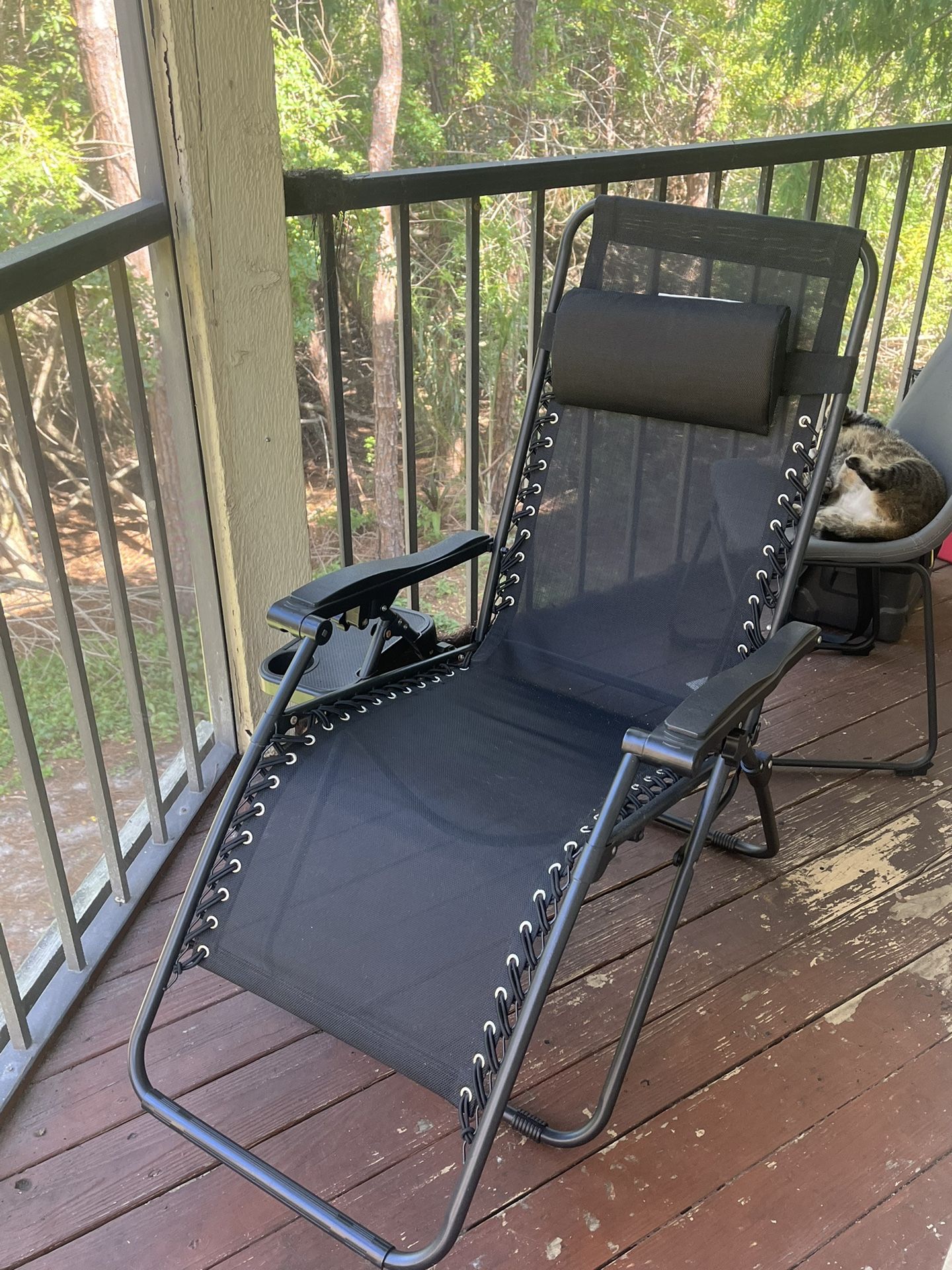 Amazon Basic Lounge Chair 