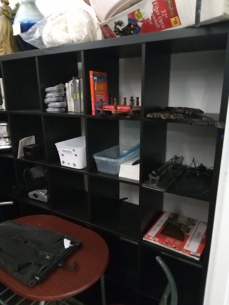 Shelf. "25 Cubes" In College Park Pickup Wednesday Or We Offer Delivery