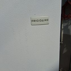 Frigidaire Refrigerator 
