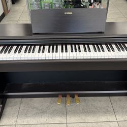Yamaha Keyboard - YDP-144R