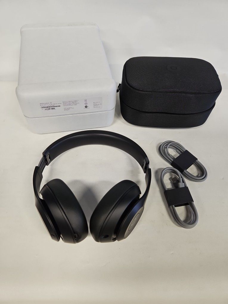 Beats Studio Pro Wireless Bluetooth Headphones In Case with Cords 815312-1