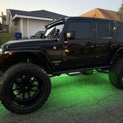 🚙 FOR SALE: 2016 Jeep Wrangler (Lifted, Showstopper!) – $35,000 