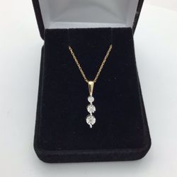10K Yellow Gold Three Stone Diamond Pendant Chain 💵  💳  💵  Cash and Card Accepted