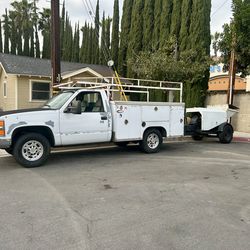 2000 Chevy 3500+ Mayco C 30 concrete pump