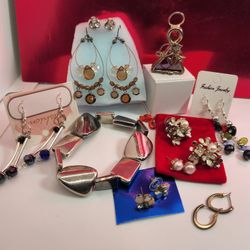 LOT VINTAGE JEWELRY, 10 ITEMS IN THIS LOT, BEAUTIFUL
