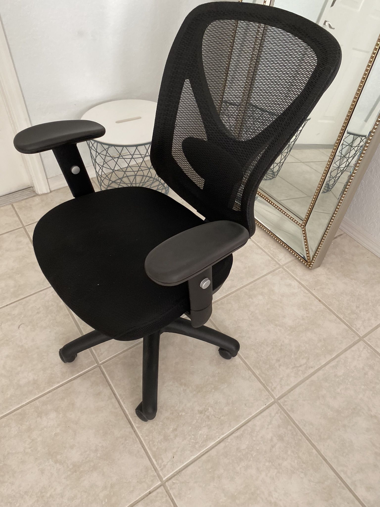Black Mesh Back Rolling Office Chair