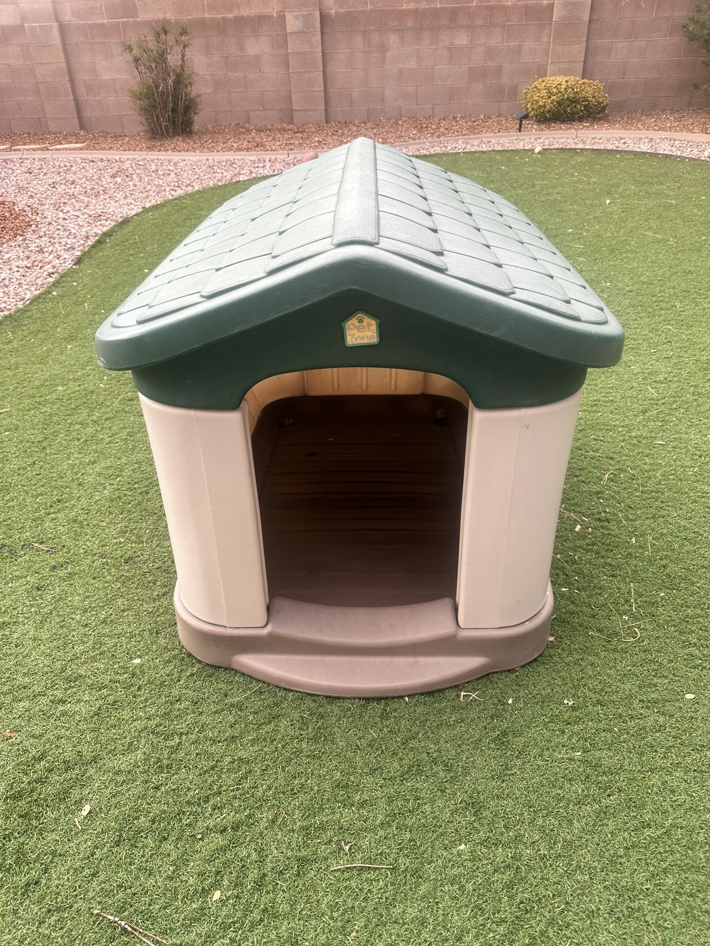 Pet Zone Dog House