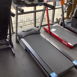 XTERRA Fitness TRX3500 Folding Treadmill With ONLY 40 Run Hours