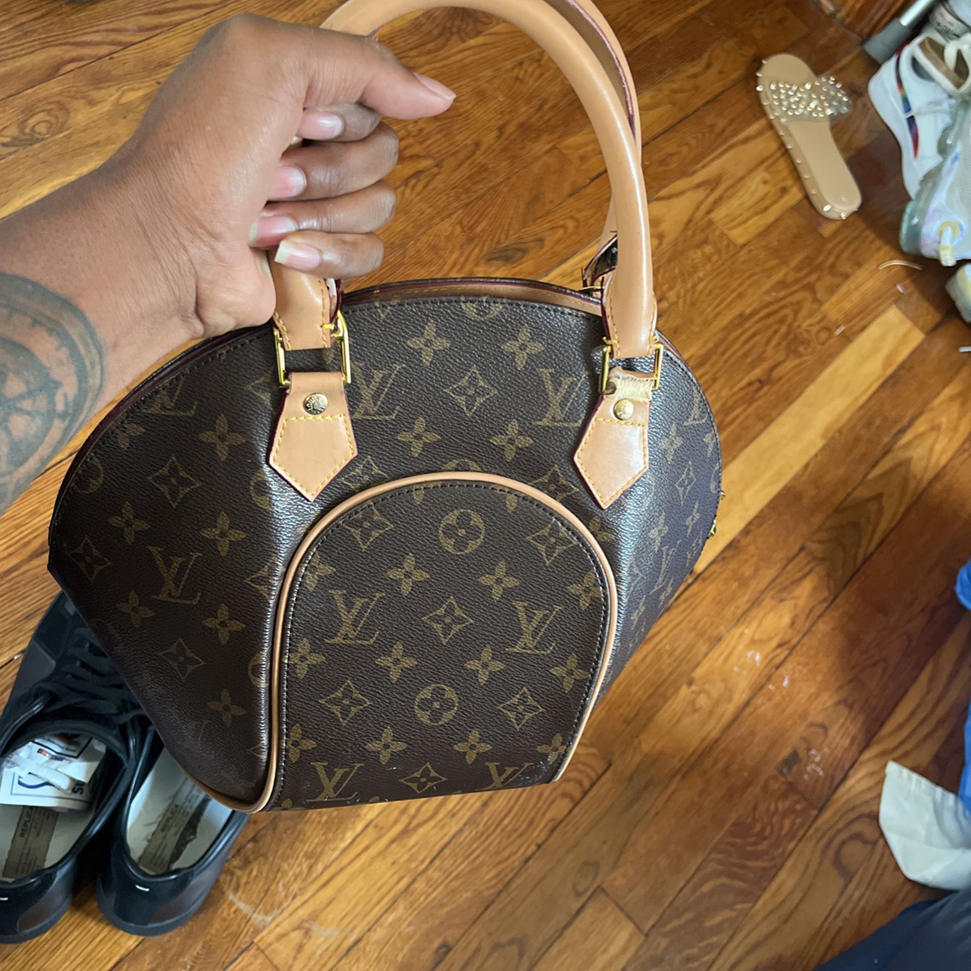 Womens Louis Vuitton Small Handbag 
