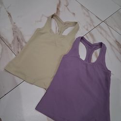 2 Lululemon playeras size #2,#4 mujer.