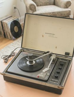 Vintage Columbia Masterwork/ Garrard M-2109 Portable Record Player Rare!