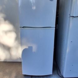 Whirlpool Apparment Size Refrigerator - Can Deliver 