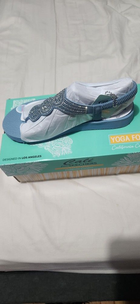 Cali Bram  Skechers.  Talla 8. Sandalia Para Mujer, 